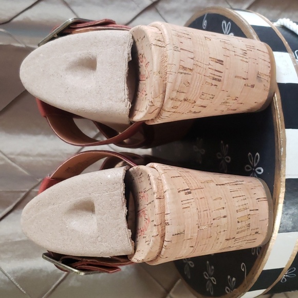 NWOT- Kork-Ease ‘Andi’ Leather Wedge Sandal - Picture 8 of 10